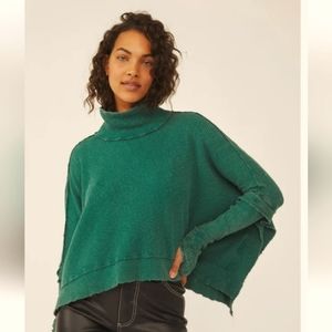 Free People- We the Free Moon daisy pullover. EUC. Size small. Everglade green.